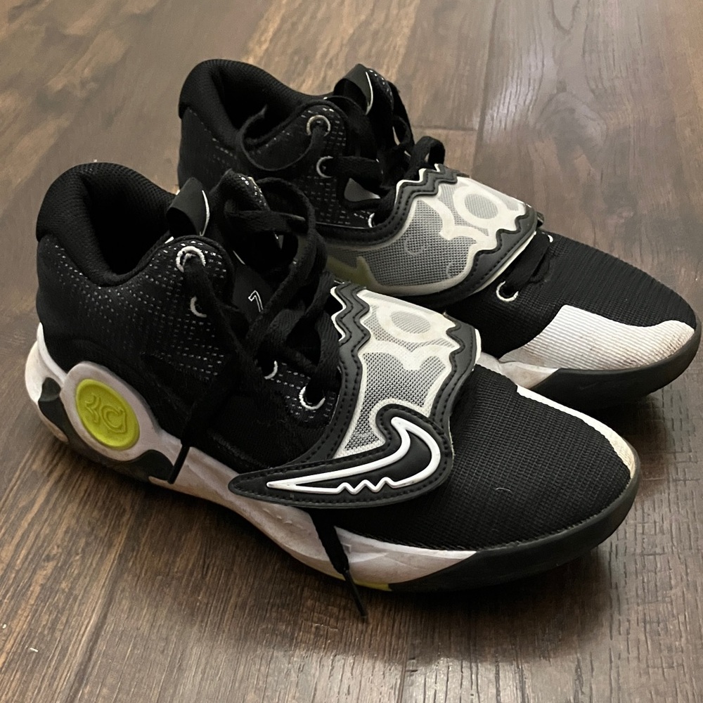 Kevin Durant basketball/athletics shoe. Size 8. Able to negotiate price.